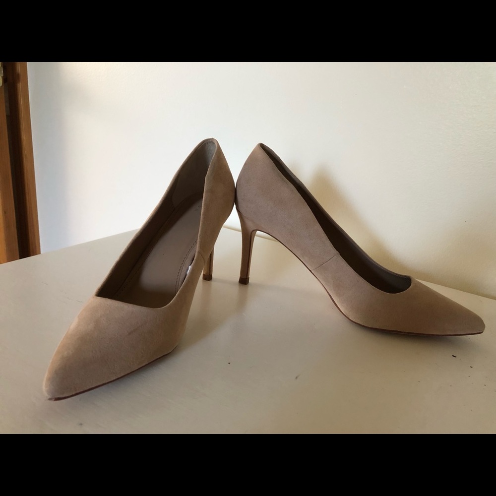 Nude Swede Pumps